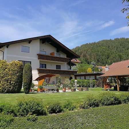 Ferienwohnungen Oranhof フェルデン・アム・ヴェルターゼー エクステリア 写真